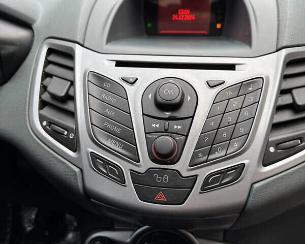 Черный Форд Фиеста, объемом двигателя 1.6 л и пробегом 229 тыс. км за 6400 $, фото 11 на Automoto.ua