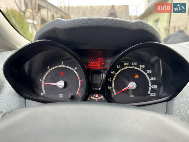 Черный Форд Фиеста, объемом двигателя 1.6 л и пробегом 229 тыс. км за 6400 $, фото 13 на Automoto.ua