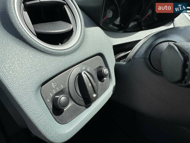 Черный Форд Фиеста, объемом двигателя 1.4 л и пробегом 278 тыс. км за 5490 $, фото 15 на Automoto.ua