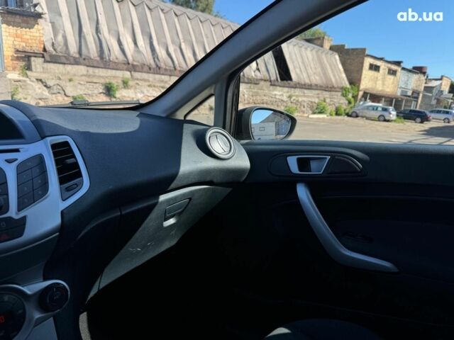 Чорний Форд Фієста, об'ємом двигуна 1.4 л та пробігом 183 тис. км за 7240 $, фото 27 на Automoto.ua