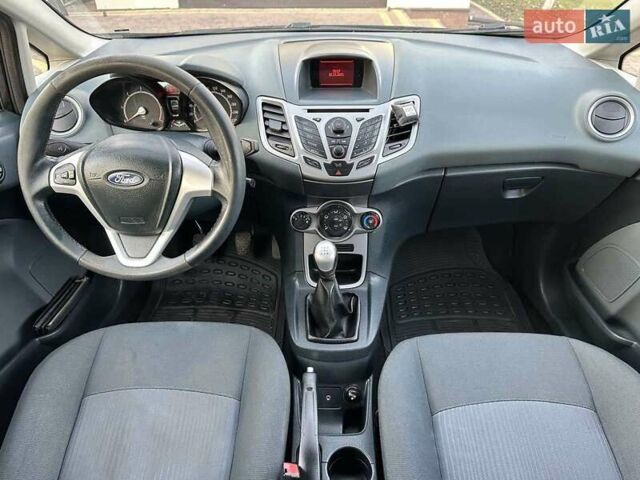 Черный Форд Фиеста, объемом двигателя 1.6 л и пробегом 210 тыс. км за 5000 $, фото 18 на Automoto.ua