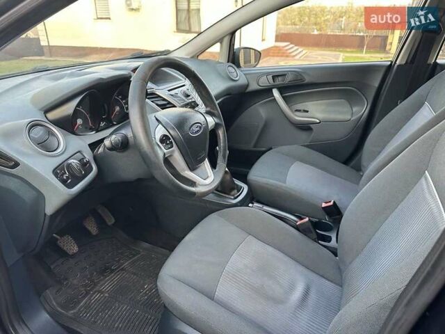 Черный Форд Фиеста, объемом двигателя 1.6 л и пробегом 210 тыс. км за 5000 $, фото 9 на Automoto.ua