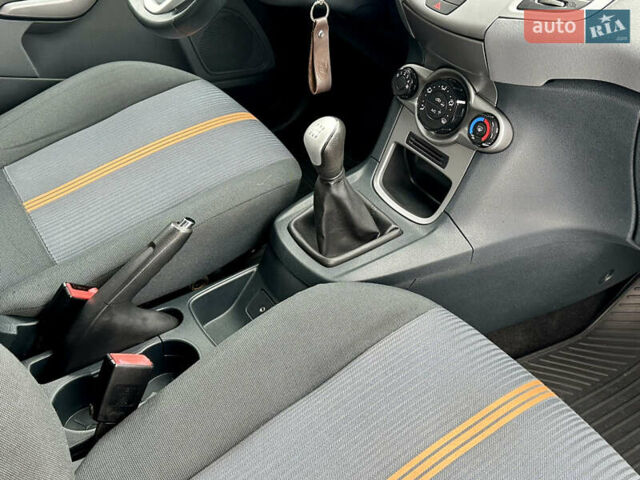 Чорний Форд Фієста, об'ємом двигуна 1.4 л та пробігом 150 тис. км за 6199 $, фото 41 на Automoto.ua