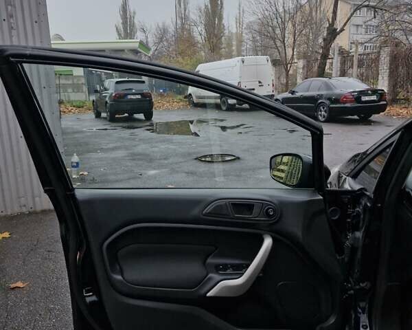 Чорний Форд Фієста, об'ємом двигуна 1.6 л та пробігом 170 тис. км за 5750 $, фото 9 на Automoto.ua