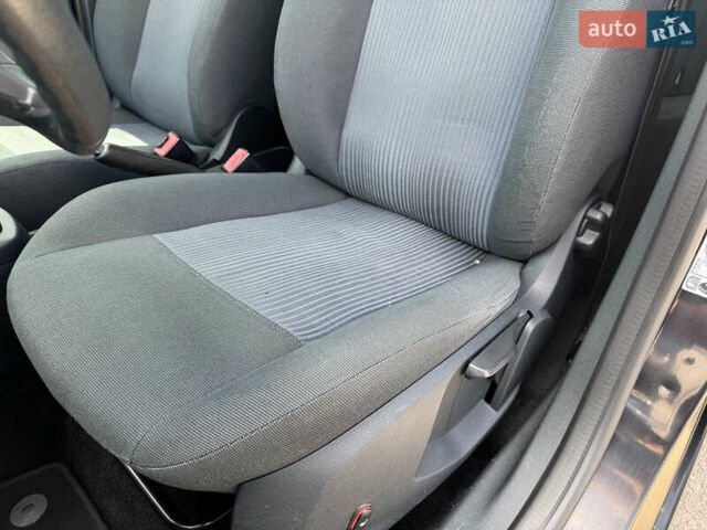 Черный Форд Фиеста, объемом двигателя 1.4 л и пробегом 278 тыс. км за 5490 $, фото 13 на Automoto.ua