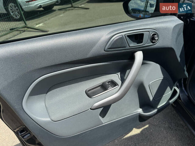 Черный Форд Фиеста, объемом двигателя 1.4 л и пробегом 278 тыс. км за 5490 $, фото 10 на Automoto.ua