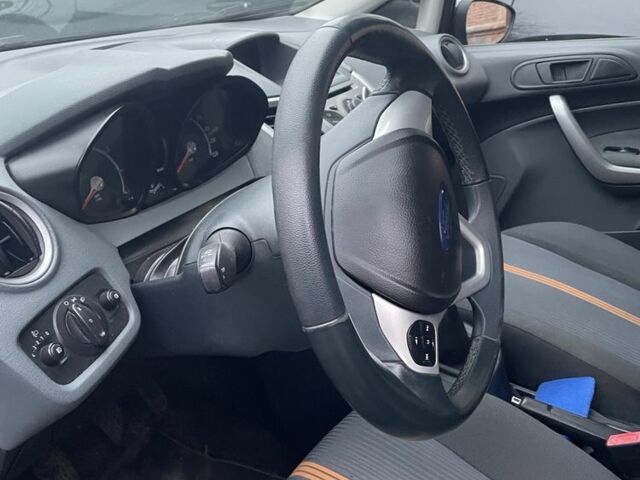 Черный Форд Фиеста, объемом двигателя 1.4 л и пробегом 147 тыс. км за 5254 $, фото 5 на Automoto.ua