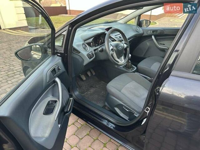 Черный Форд Фиеста, объемом двигателя 1.6 л и пробегом 210 тыс. км за 5000 $, фото 8 на Automoto.ua