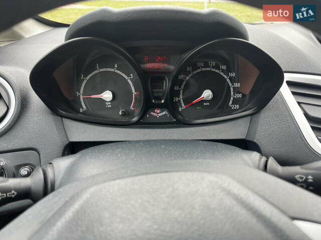 Чорний Форд Фієста, об'ємом двигуна 1.4 л та пробігом 182 тис. км за 6000 $, фото 15 на Automoto.ua