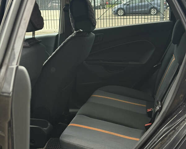 Чорний Форд Фієста, об'ємом двигуна 1.2 л та пробігом 206 тис. км за 6200 $, фото 2 на Automoto.ua