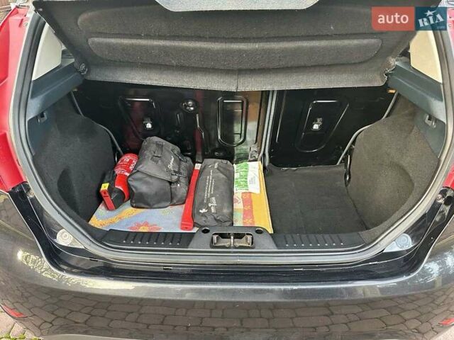 Черный Форд Фиеста, объемом двигателя 1.6 л и пробегом 210 тыс. км за 5000 $, фото 16 на Automoto.ua