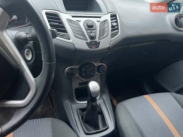 Черный Форд Фиеста, объемом двигателя 1.4 л и пробегом 147 тыс. км за 5242 $, фото 2 на Automoto.ua