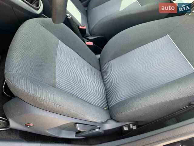 Черный Форд Фиеста, объемом двигателя 1.4 л и пробегом 278 тыс. км за 5490 $, фото 14 на Automoto.ua