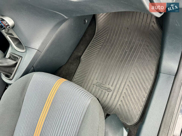 Чорний Форд Фієста, об'ємом двигуна 1.4 л та пробігом 150 тис. км за 6199 $, фото 44 на Automoto.ua