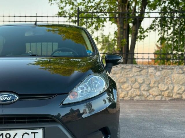 Чорний Форд Фієста, об'ємом двигуна 1.2 л та пробігом 165 тис. км за 5900 $, фото 2 на Automoto.ua