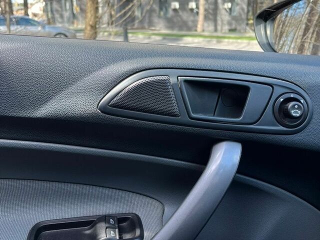 Чорний Форд Фієста, об'ємом двигуна 1.4 л та пробігом 182 тис. км за 6300 $, фото 12 на Automoto.ua