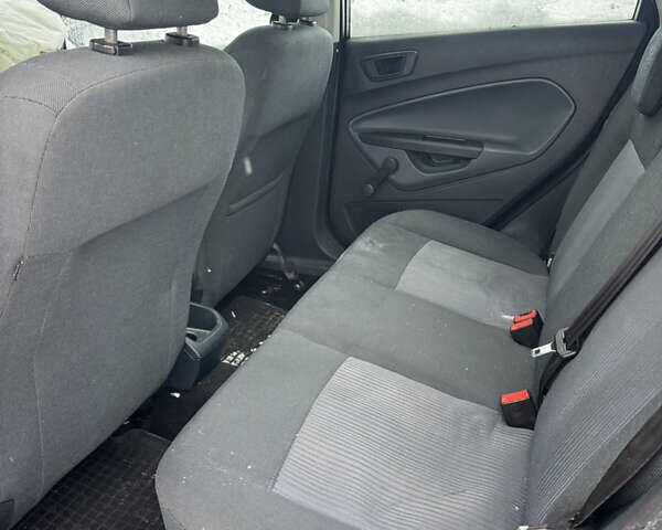 Чорний Форд Фієста, об'ємом двигуна 1.24 л та пробігом 218 тис. км за 2700 $, фото 11 на Automoto.ua