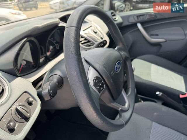 Черный Форд Фиеста, объемом двигателя 1.4 л и пробегом 278 тыс. км за 5490 $, фото 12 на Automoto.ua