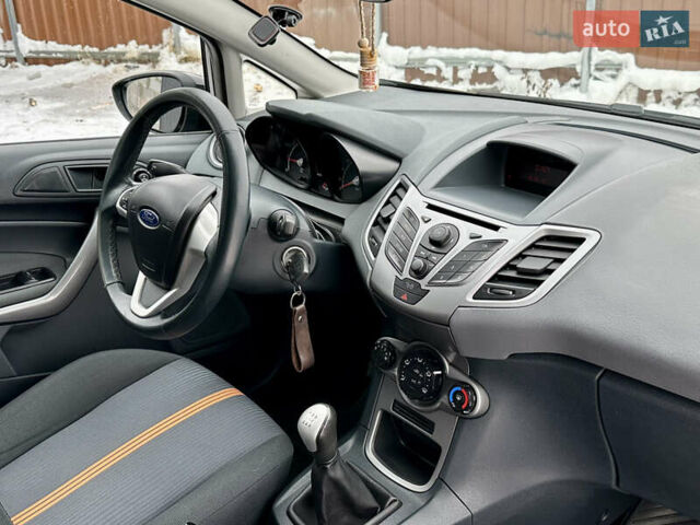 Чорний Форд Фієста, об'ємом двигуна 1.4 л та пробігом 150 тис. км за 6199 $, фото 40 на Automoto.ua