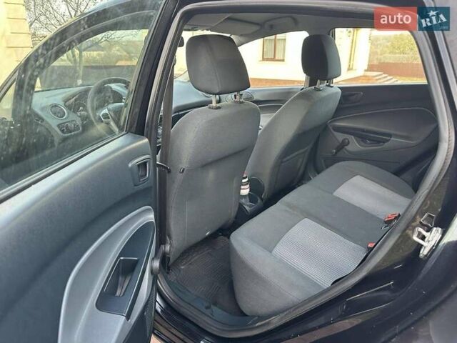 Черный Форд Фиеста, объемом двигателя 1.6 л и пробегом 210 тыс. км за 5000 $, фото 12 на Automoto.ua