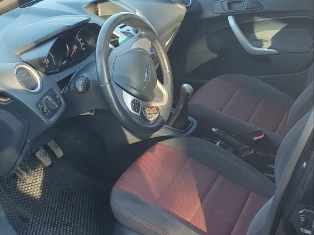 Чорний Форд Фієста, об'ємом двигуна 1 л та пробігом 145 тис. км за 7000 $, фото 5 на Automoto.ua