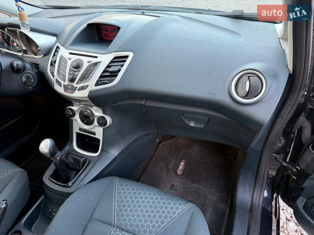 Чорний Форд Фієста, об'ємом двигуна 1.56 л та пробігом 280 тис. км за 5900 $, фото 44 на Automoto.ua