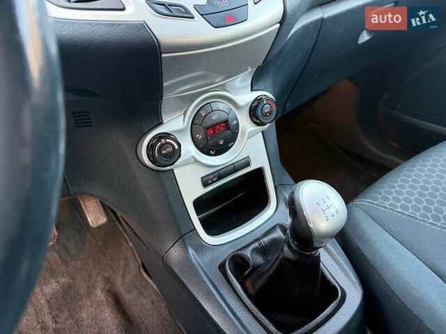 Чорний Форд Фієста, об'ємом двигуна 1.56 л та пробігом 280 тис. км за 5900 $, фото 30 на Automoto.ua