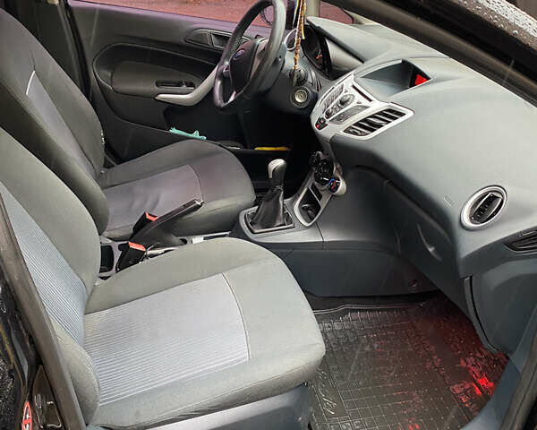 Черный Форд Фиеста, объемом двигателя 1.25 л и пробегом 180 тыс. км за 6700 $, фото 7 на Automoto.ua