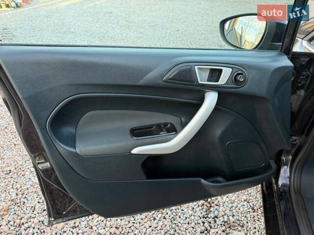 Чорний Форд Фієста, об'ємом двигуна 1.56 л та пробігом 280 тис. км за 5900 $, фото 22 на Automoto.ua