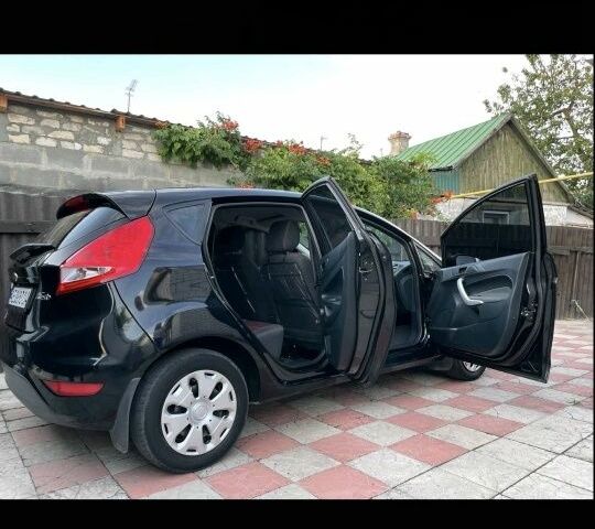 Чорний Форд Фієста, об'ємом двигуна 1 л та пробігом 145 тис. км за 7000 $, фото 2 на Automoto.ua