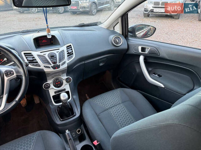 Чорний Форд Фієста, об'ємом двигуна 1.56 л та пробігом 280 тис. км за 5900 $, фото 38 на Automoto.ua