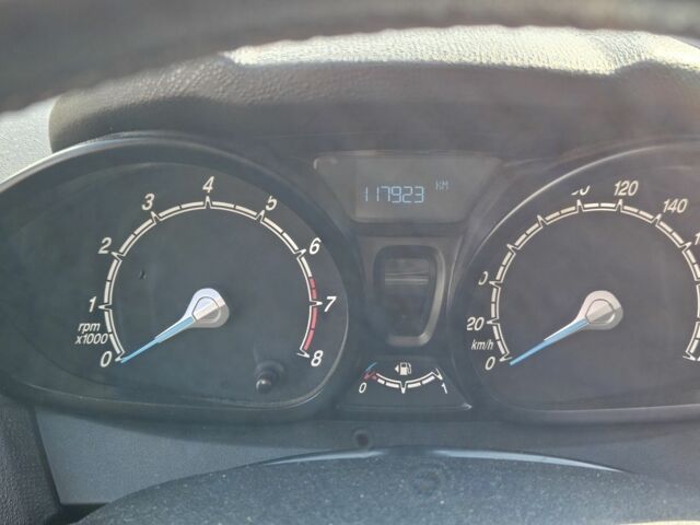 Черный Форд Фиеста, объемом двигателя 1.2 л и пробегом 120 тыс. км за 7000 $, фото 5 на Automoto.ua