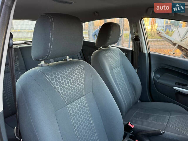 Чорний Форд Фієста, об'ємом двигуна 1.56 л та пробігом 280 тис. км за 5900 $, фото 47 на Automoto.ua