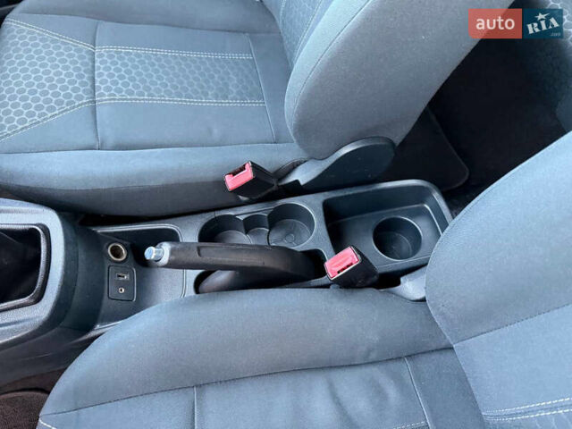 Чорний Форд Фієста, об'ємом двигуна 1.56 л та пробігом 280 тис. км за 5900 $, фото 29 на Automoto.ua