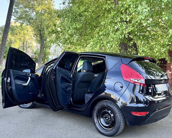 Черный Форд Фиеста, объемом двигателя 1.6 л и пробегом 286 тыс. км за 6550 $, фото 75 на Automoto.ua