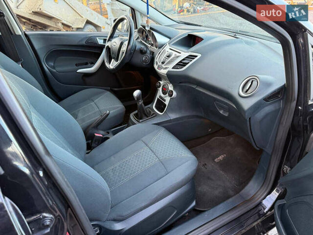 Чорний Форд Фієста, об'ємом двигуна 1.56 л та пробігом 280 тис. км за 5900 $, фото 43 на Automoto.ua