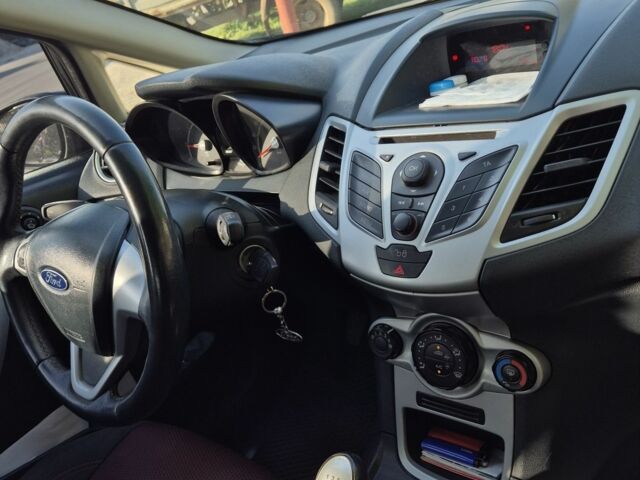 Чорний Форд Фієста, об'ємом двигуна 1 л та пробігом 145 тис. км за 7000 $, фото 4 на Automoto.ua