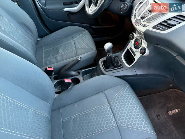 Чорний Форд Фієста, об'ємом двигуна 1.56 л та пробігом 280 тис. км за 5900 $, фото 46 на Automoto.ua