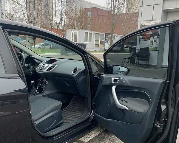 Черный Форд Фиеста, объемом двигателя 1.56 л и пробегом 322 тыс. км за 6200 $, фото 10 на Automoto.ua