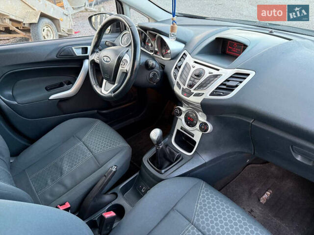 Чорний Форд Фієста, об'ємом двигуна 1.56 л та пробігом 280 тис. км за 5900 $, фото 45 на Automoto.ua