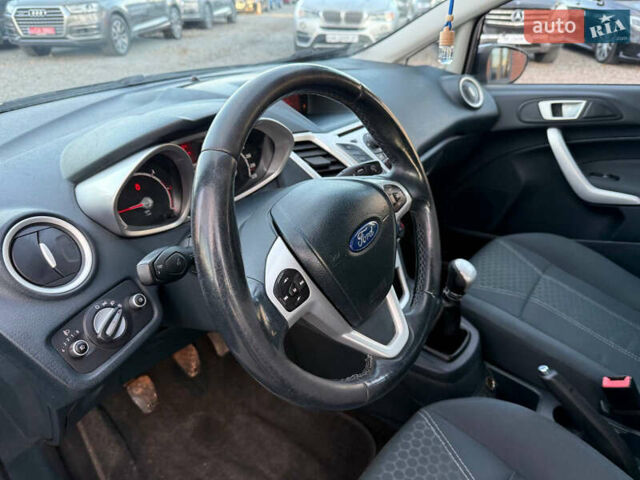 Чорний Форд Фієста, об'ємом двигуна 1.56 л та пробігом 280 тис. км за 5900 $, фото 28 на Automoto.ua