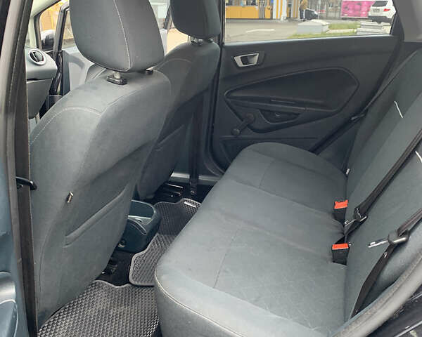 Черный Форд Фиеста, объемом двигателя 1.56 л и пробегом 322 тыс. км за 6200 $, фото 5 на Automoto.ua