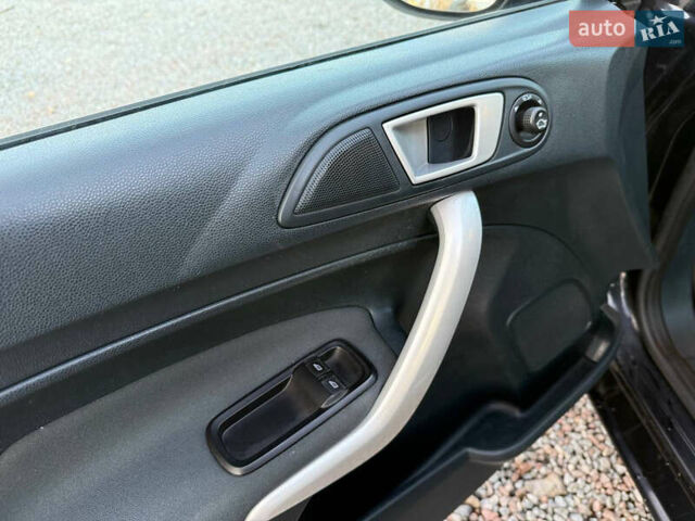 Чорний Форд Фієста, об'ємом двигуна 1.56 л та пробігом 280 тис. км за 5900 $, фото 23 на Automoto.ua