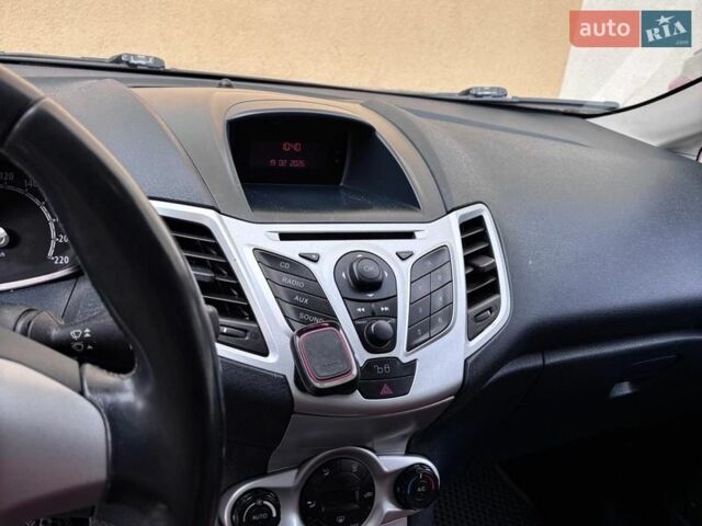 Черный Форд Фиеста, объемом двигателя 1.39 л и пробегом 265 тыс. км за 5300 $, фото 30 на Automoto.ua