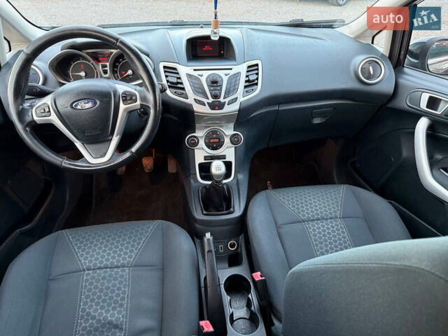 Чорний Форд Фієста, об'ємом двигуна 1.56 л та пробігом 280 тис. км за 5900 $, фото 39 на Automoto.ua