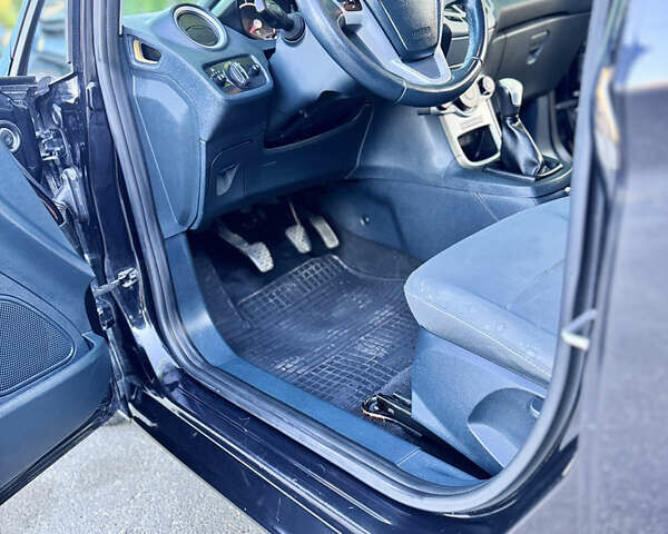 Черный Форд Фиеста, объемом двигателя 1.6 л и пробегом 286 тыс. км за 6550 $, фото 20 на Automoto.ua