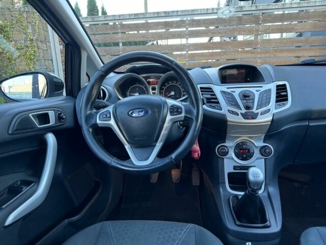 Чорний Форд Фієста, об'ємом двигуна 1.6 л та пробігом 264 тис. км за 7200 $, фото 4 на Automoto.ua