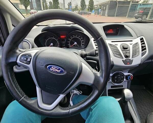 Черный Форд Фиеста, объемом двигателя 1.2 л и пробегом 125 тыс. км за 5700 $, фото 10 на Automoto.ua