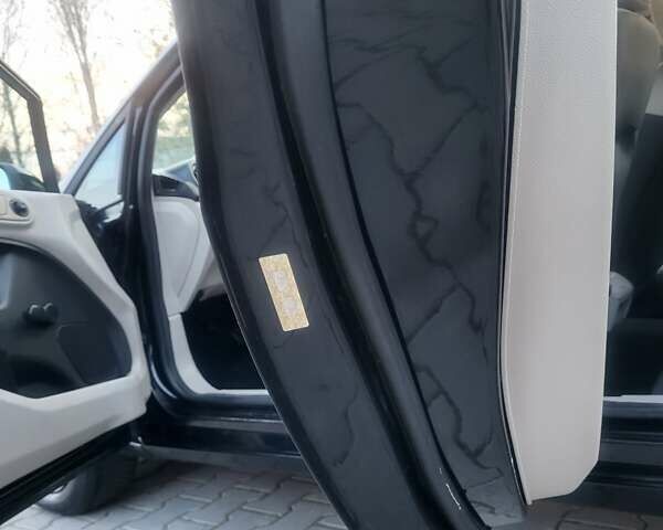 Чорний Форд Фієста, об'ємом двигуна 1.6 л та пробігом 212 тис. км за 7300 $, фото 126 на Automoto.ua