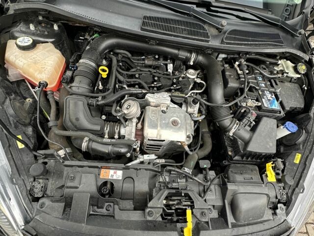 Черный Форд Фиеста, объемом двигателя 1 л и пробегом 42 тыс. км за 8000 $, фото 3 на Automoto.ua